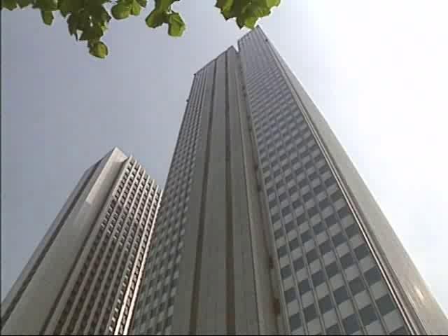 街角-高層ビル1