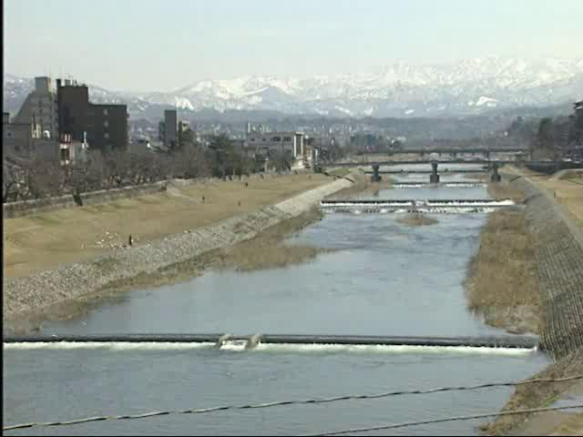 早春の犀川