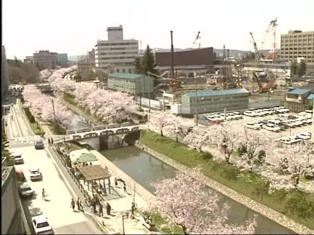 富山市役所ビル建築中