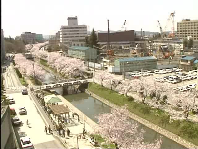 富山市役所ビル建築中