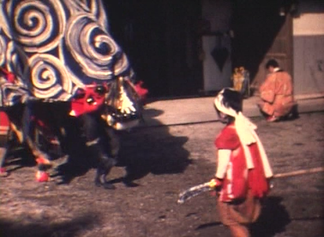 砺波市久泉神社秋季祭礼獅子舞（昭和53年10月30日）